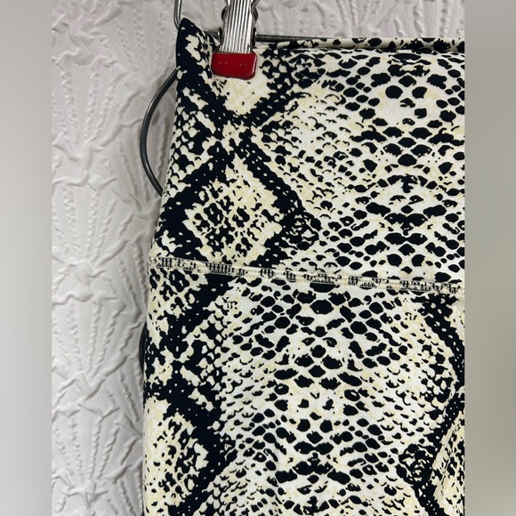 Hey Nuts Size Medium Snakeskin Leggings - Picture 3 of 4